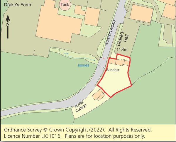 Lot: 126 - CHARACTER DETACHED COTTAGE FOR UPDATING WITH PARKING AND GARDENS -